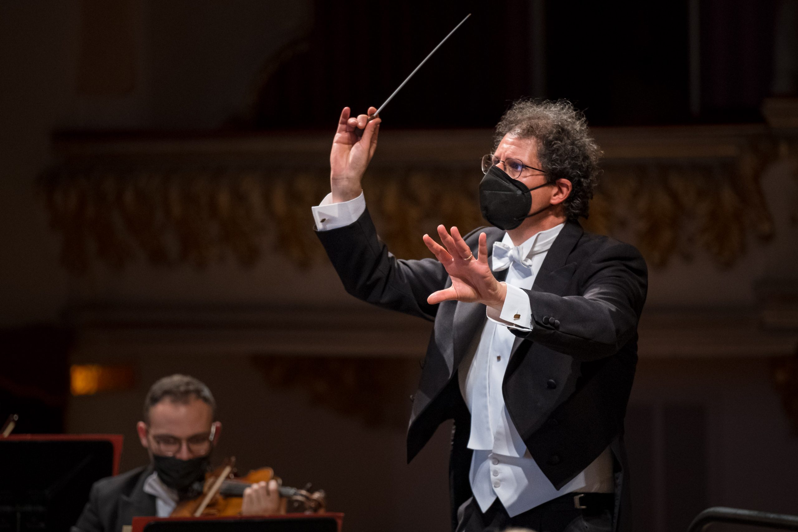 Pietro Rizzo dirige l’orchestra di Fondazione Arena in un inedito programma tutto Strauss